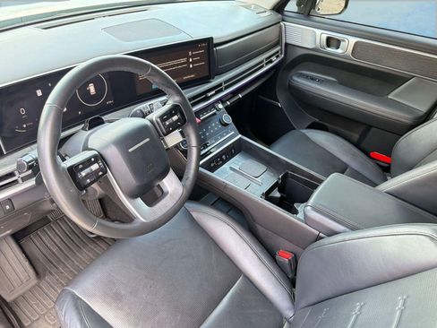 Used 2025 Hyundai Santa Fe Limited AWD/4WD image 4