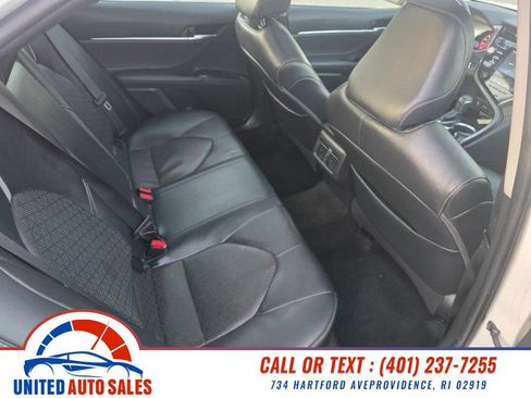 Used 2018 Toyota Camry XSE image 13