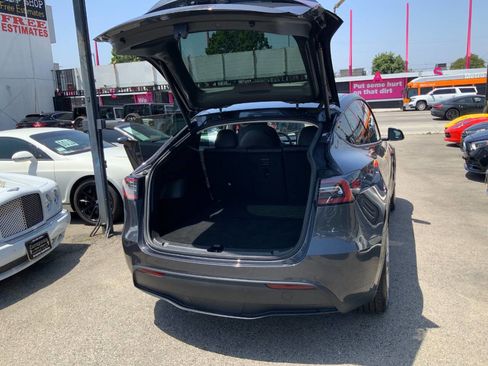 Used 2022 Tesla Model Y Long Range AWD/4WD image 6