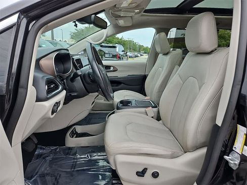 Used 2019 Chrysler Pacifica Touring-L Plus w/ Advanced Safetytec Group image 14