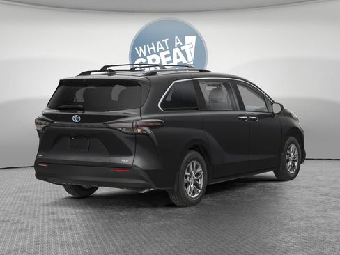 New 2026 Toyota Sienna XLE AWD/4WD image 2