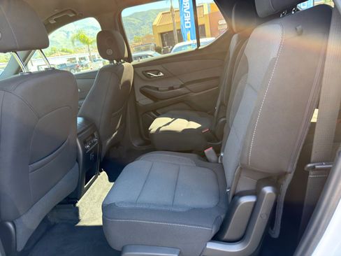 Used 2023 Chevrolet Traverse LT image 19