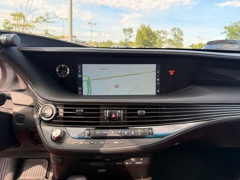 Used 2018 Lexus LS 500 F Sport w/ Accessory Package (Z2) AWD/4WD image 17