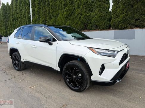 Used 2022 Toyota RAV4 XSE AWD/4WD image 1