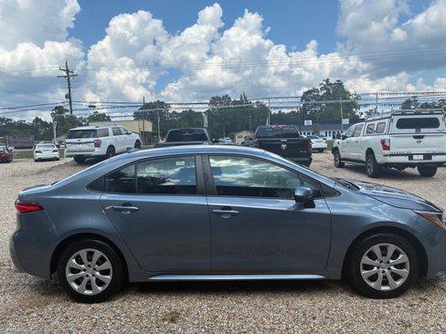 Used 2022 Toyota Corolla LE image 4