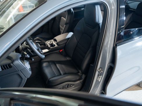 New 2026 Porsche Cayenne GTS AWD/4WD image 5