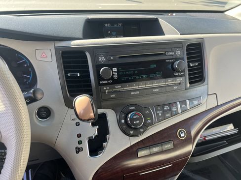 Used 2011 Toyota Sienna XLE image 33