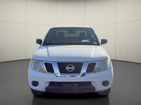Used 2012 Nissan Frontier SV image 2