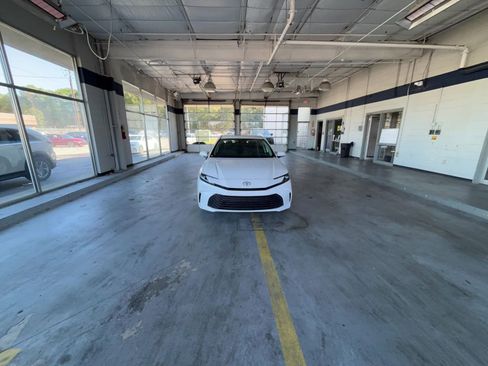 Used 2025 Toyota Camry LE image 22