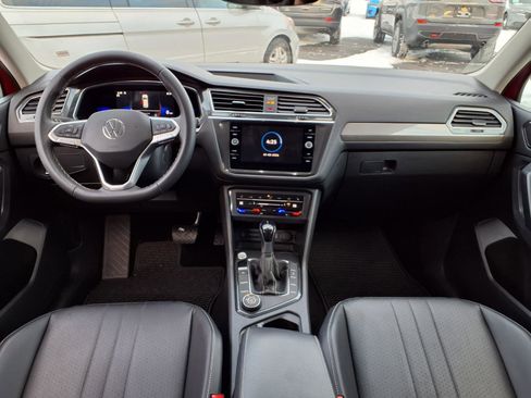 Used 2022 Volkswagen Tiguan SE image 5