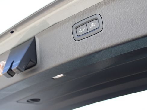 New 2026 Volvo XC90 T8 Plus w/ Protection Package Premier image 53