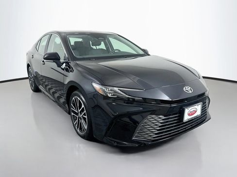 Used 2026 Toyota Camry XLE AWD/4WD image 3