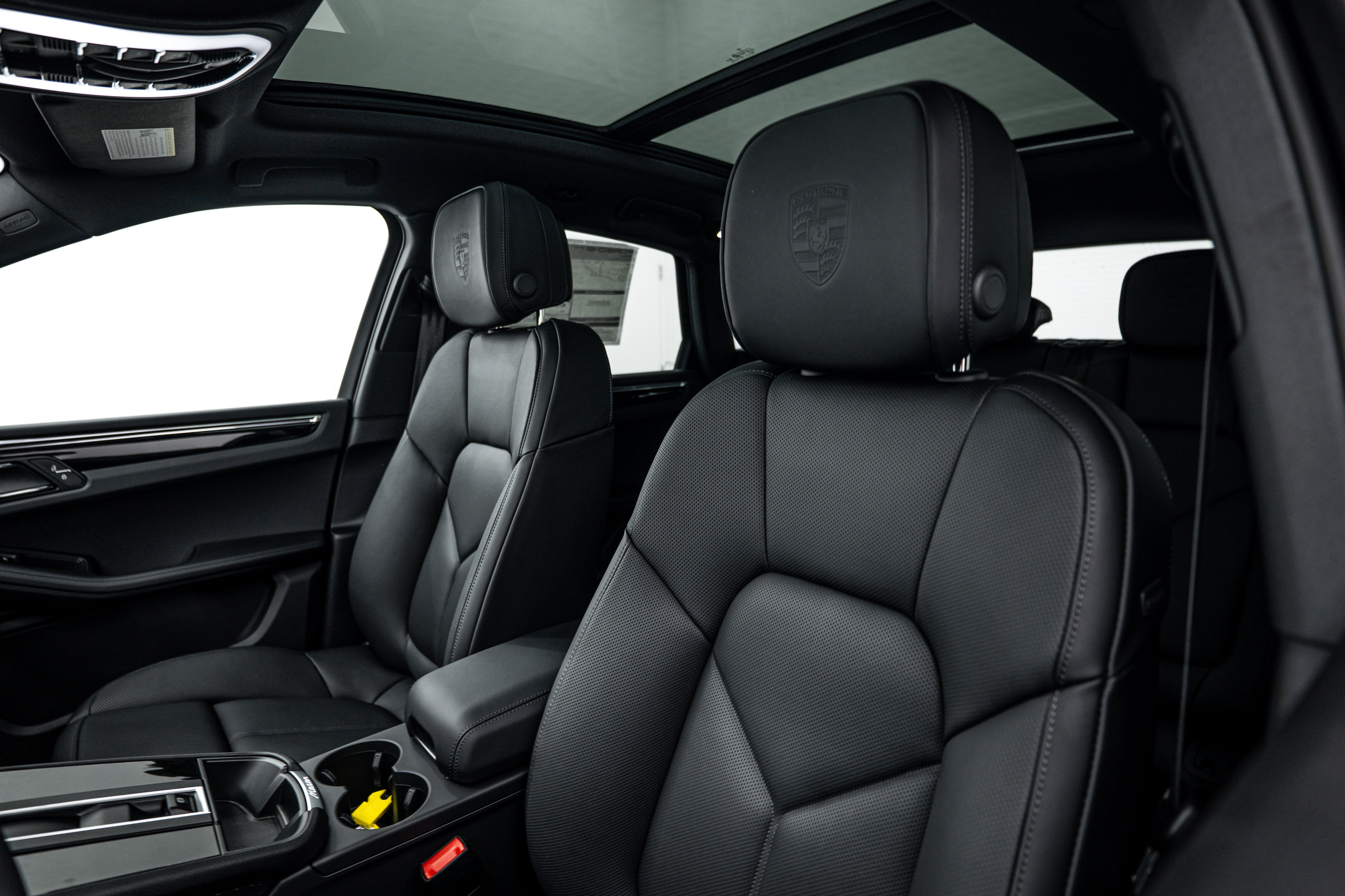 Certified 2026 Porsche Macan Turbo AWD/4WD image 19