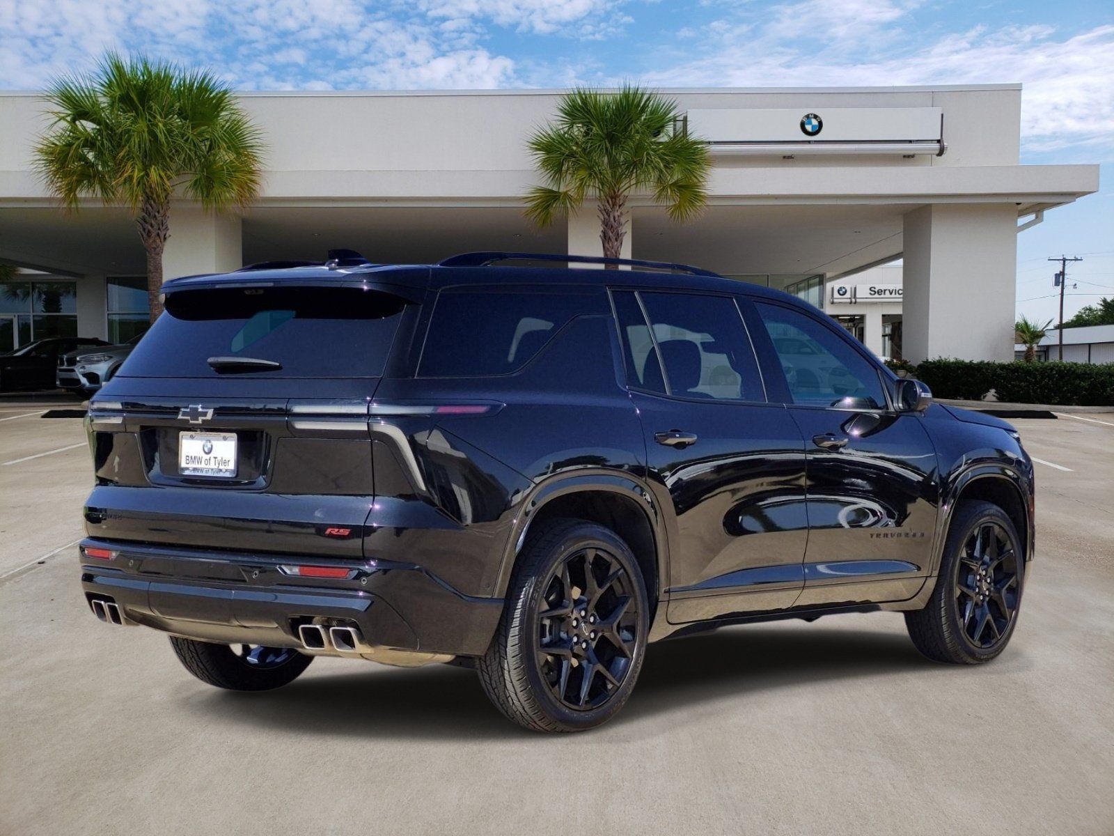 Used 2024 Chevrolet Traverse RS w/ LPO, Cargo Package FWD image 6