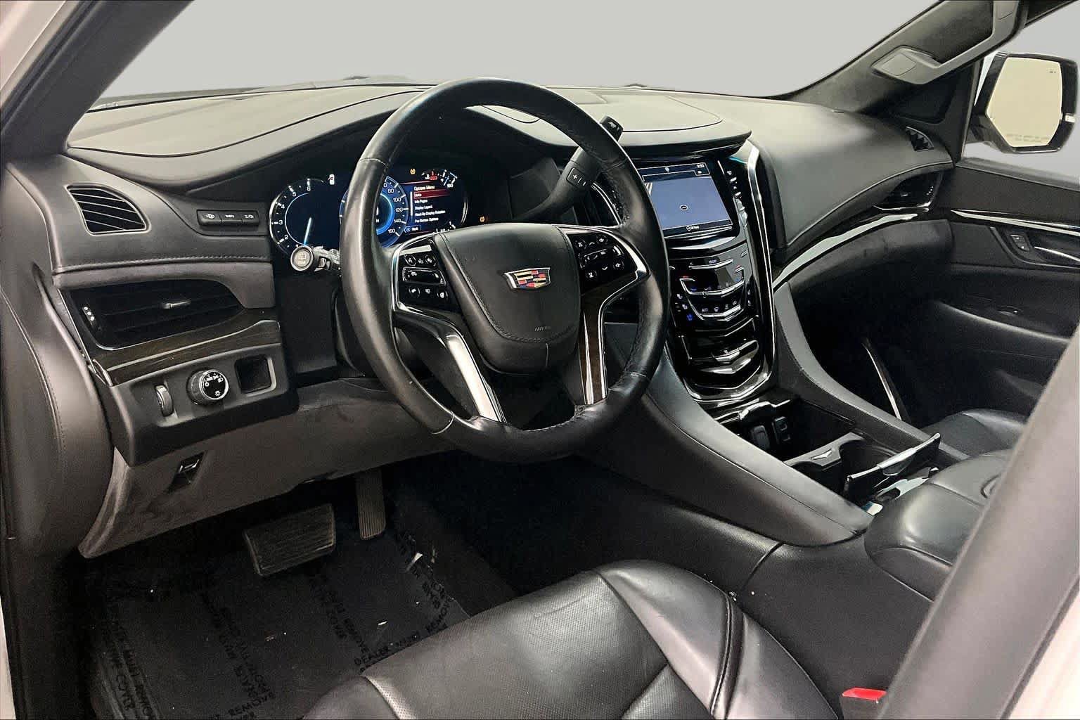 Used 2017 Cadillac Escalade ESV Platinum RWD image 17