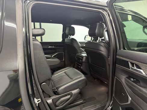 Used 2024 Jeep Wagoneer L Series II w/ Flexible Seating Group RWD image 17