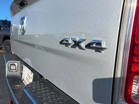 Used 2018 RAM 1500 Laramie image 11