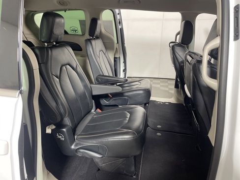 Used 2020 Chrysler Pacifica Touring-L Plus w/ Tire & Wheel Group image 23