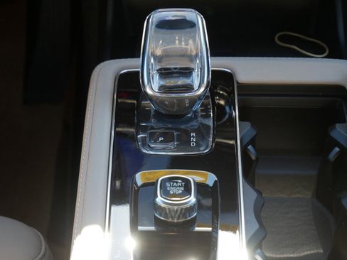 New 2026 Volvo XC90 B5 Plus image 9