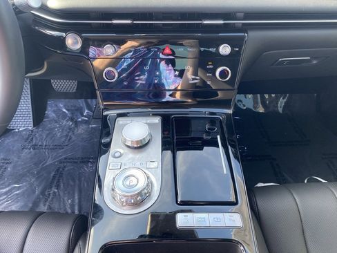 Used 2025 Genesis G80 2.5T image 19