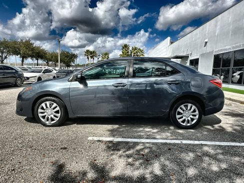 Used 2018 Toyota Corolla LE image 5