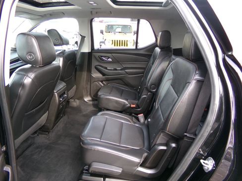 Used 2019 Chevrolet Traverse RS image 40