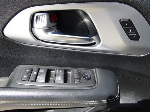 Used 2020 Chrysler Pacifica Touring-L Plus w/ S Appearance Package FWD image 18
