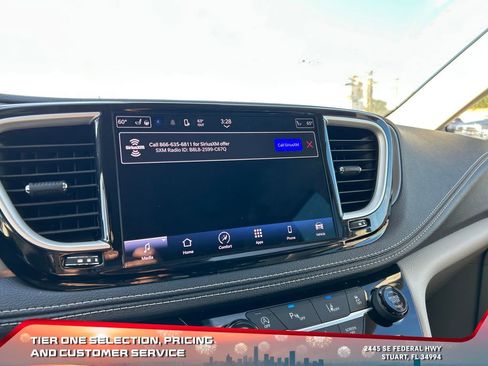 Used 2023 Chrysler Pacifica Touring-L image 32