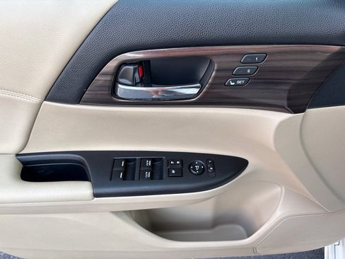 Used 2016 Honda Accord Touring image 15