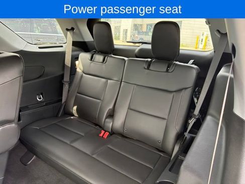 Used 2024 Ford Explorer XLT w/ Equipment Group 202A AWD/4WD image 19