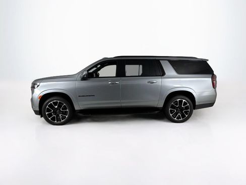 Used 2024 Chevrolet Suburban RST w/ Luxury Package RWD image 2