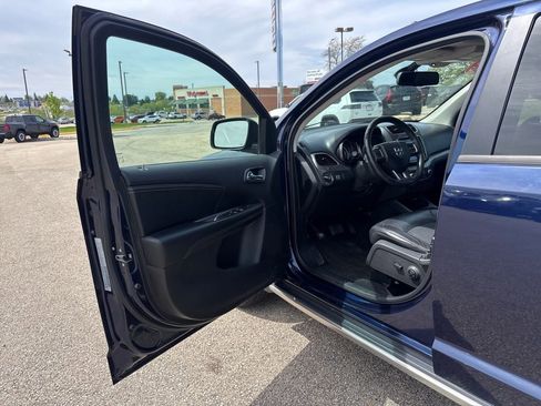 Used 2019 Dodge Journey Crossroad w/ Nav & Sun Group AWD/4WD image 10