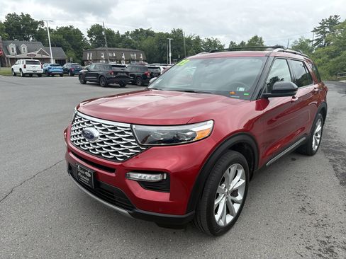 Used 2022 Ford Explorer Platinum w/ Equipment Group 601A AWD/4WD image 2