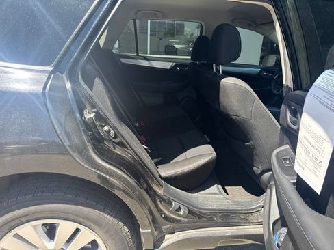 Used 2018 Subaru Outback 2.5i Premium AWD/4WD image 6