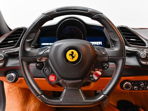 Used 2018 Ferrari 488 GTB RWD image 7