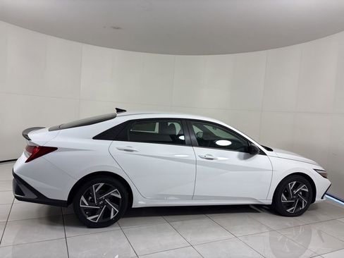 Used 2025 Hyundai Elantra SEL FWD image 6