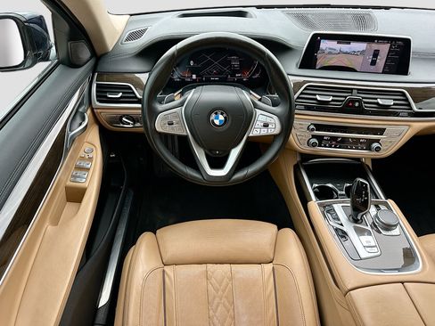 Used 2022 BMW 750i xDrive w/ Luxury Rear Seating Package AWD/4WD image 19