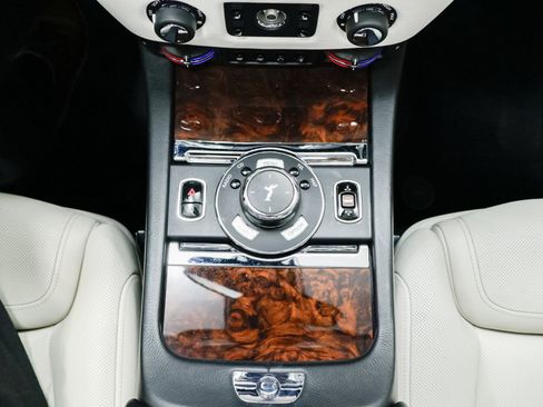 Used 2015 Rolls-Royce Ghost image 29