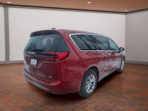 New 2026 Chrysler Pacifica Select AWD/4WD image 3