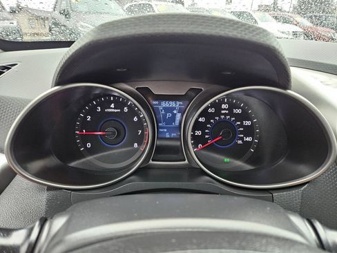 Used 2013 Hyundai Veloster w/ Style Pkg FWD image 17