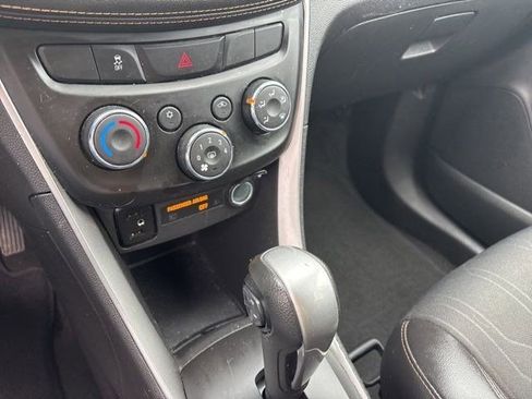 Used 2019 Chevrolet Trax LT w/ LT Convenience Package image 25
