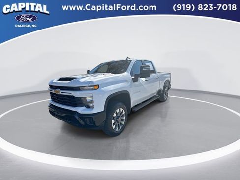 Used 2024 Chevrolet Silverado 2500 Custom w/ Custom Value Package image 4