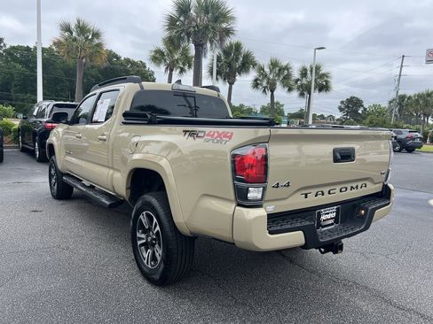 Used 2018 Toyota Tacoma TRD Sport AWD/4WD image 8