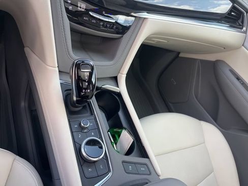 Used 2024 Cadillac XT6 Premium Luxury w/ Technology Package FWD image 33