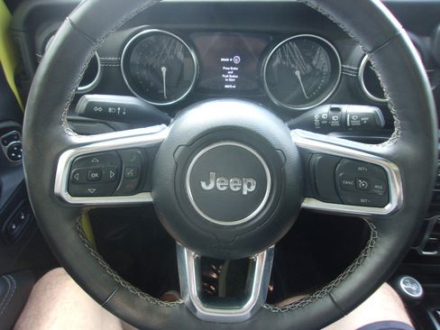 Used 2023 Jeep Wrangler Unlimited Sahara w/ Cold Weather Group AWD/4WD image 9