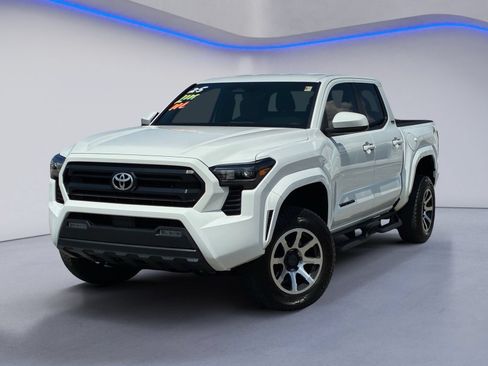 Used 2025 Toyota Tacoma SR5 AWD/4WD image 2