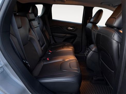 Used 2019 Jeep Cherokee Trailhawk image 15