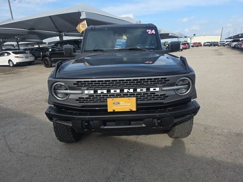 Used 2024 Ford Bronco Badlands image 9
