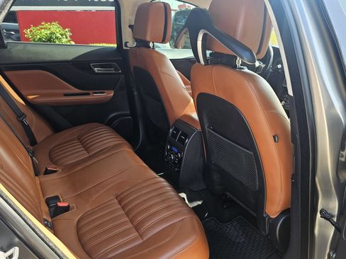 Used 2018 Jaguar F-PACE Portfolio image 30
