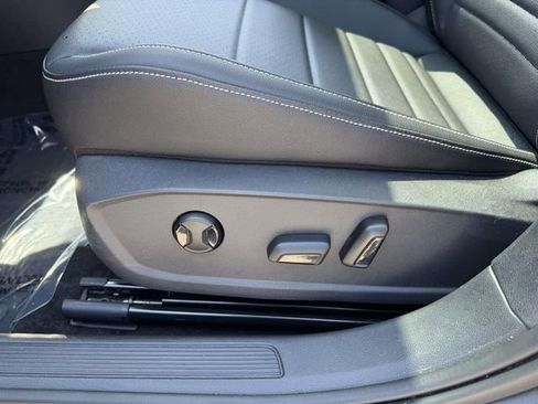 Used 2023 Volkswagen Jetta SE w/ Panoramic Sunroof Package FWD image 15